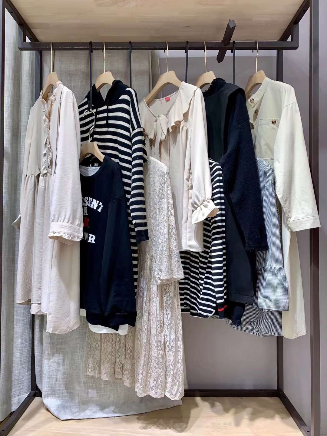 高端品牌歌悦2022春品牌女装折扣店尾货电商进货渠道  女装尾货批发  女装库存尾货批发