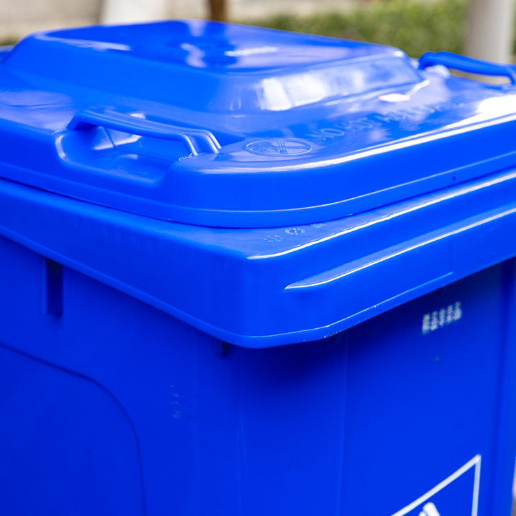 贵州环卫垃圾桶K款240L脚踩垃圾桶 塑料挂车垃圾桶
