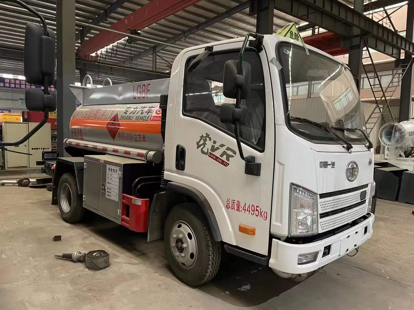 解放蓝牌油罐车现车，特价销售，欢迎来电  国六