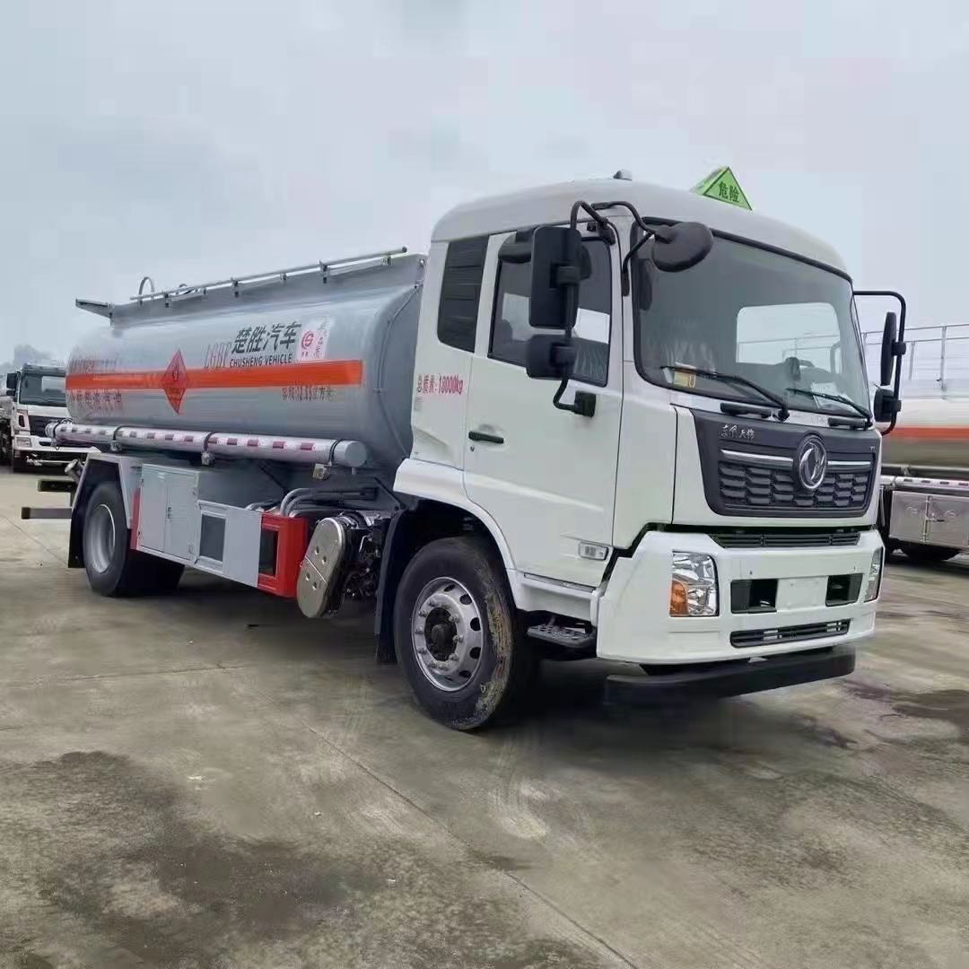 国六东风天锦油罐车12.65方配置