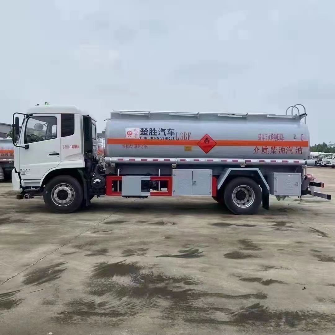 国六东风天锦油罐车12.65方配置