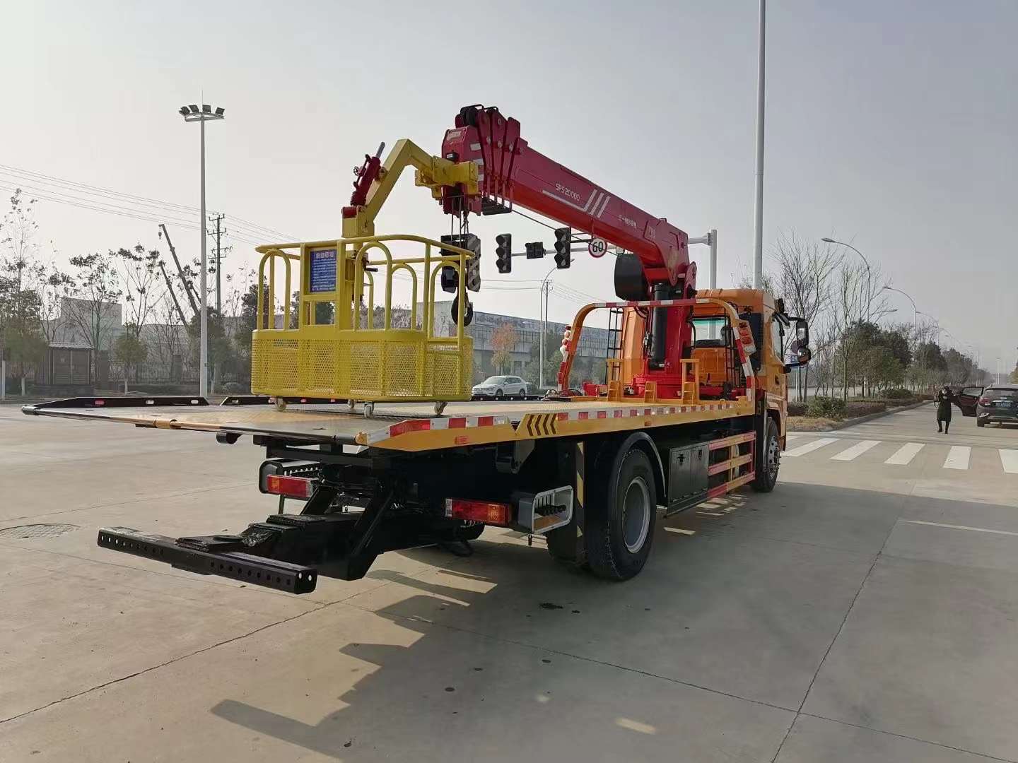 国六陕汽轩德翼6带吊多功能清障车