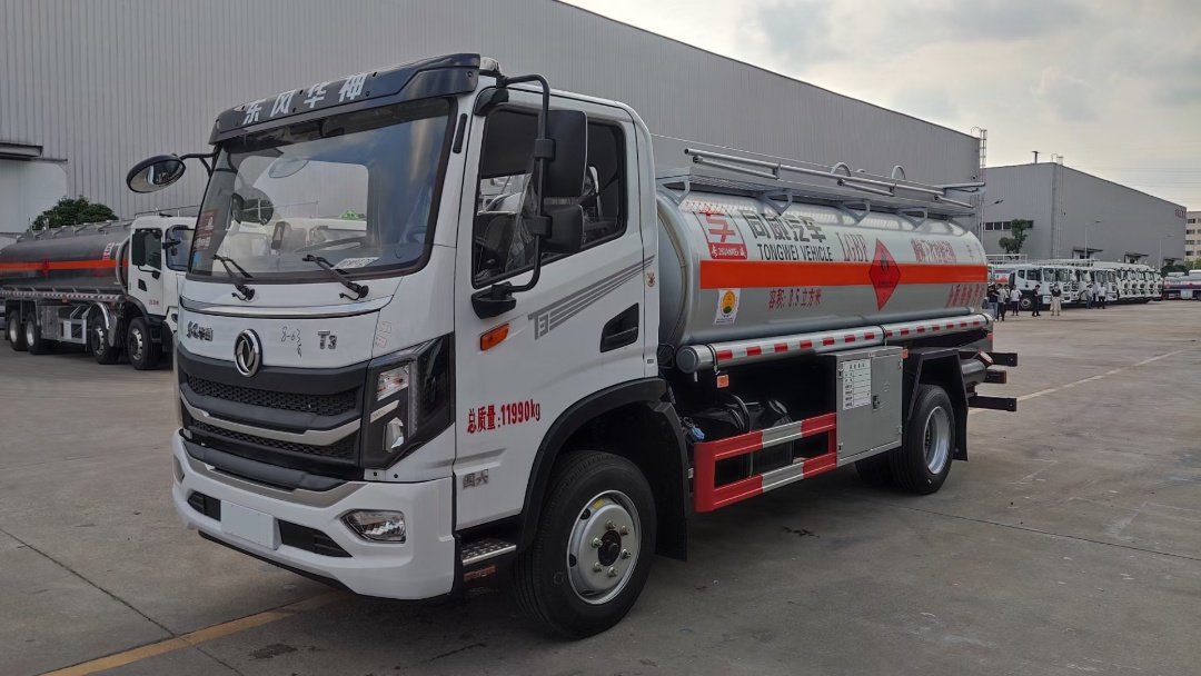 HTW5126GJYEC6型加油车8.5方柴油  东风  国六