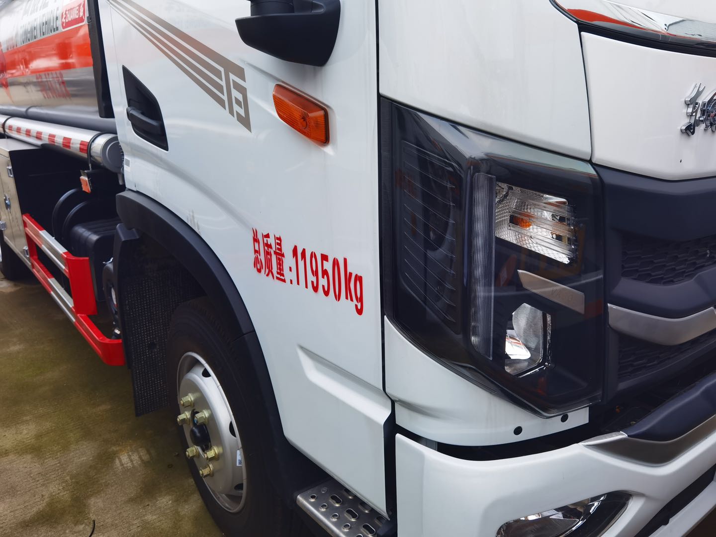 HTW5126GJYEC6型加油车8.5方柴油  东风  国六