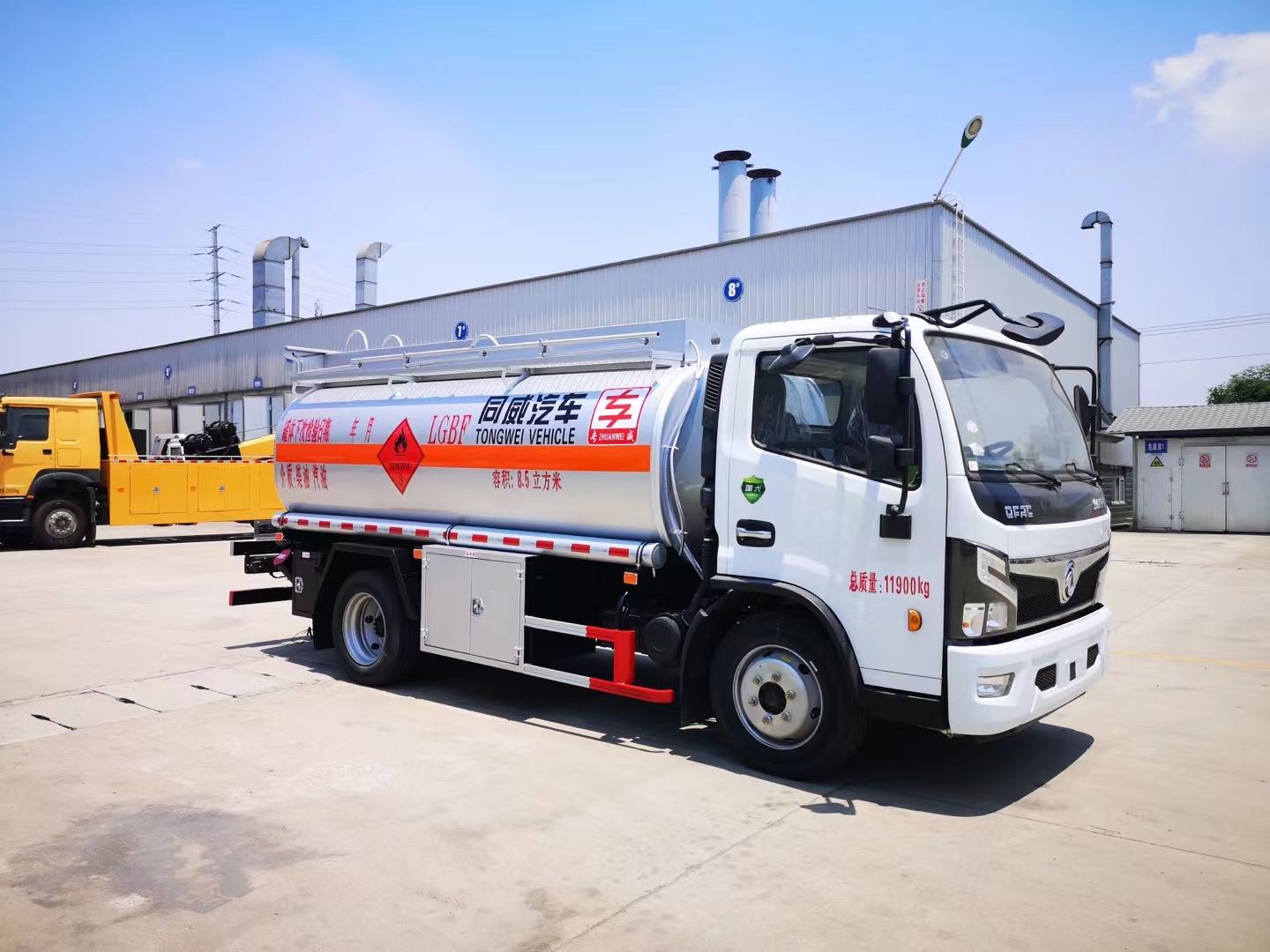 国六F7云内150马力同威8.5方加油车  东风