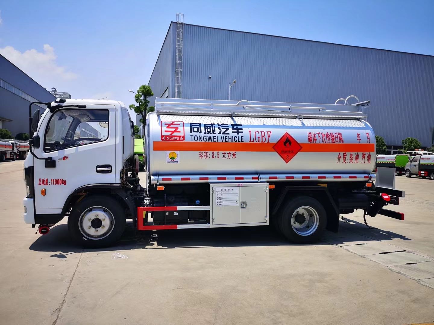 国六F7云内150马力同威8.5方加油车  东风