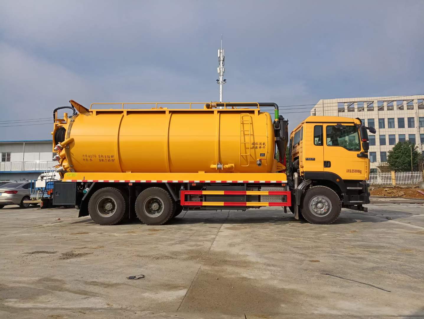 重汽汕德卡后双桥清洗吸污车  国六