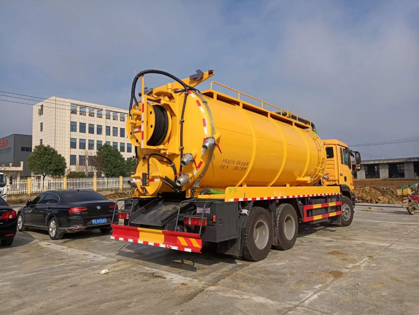 重汽汕德卡后双桥清洗吸污车  国六