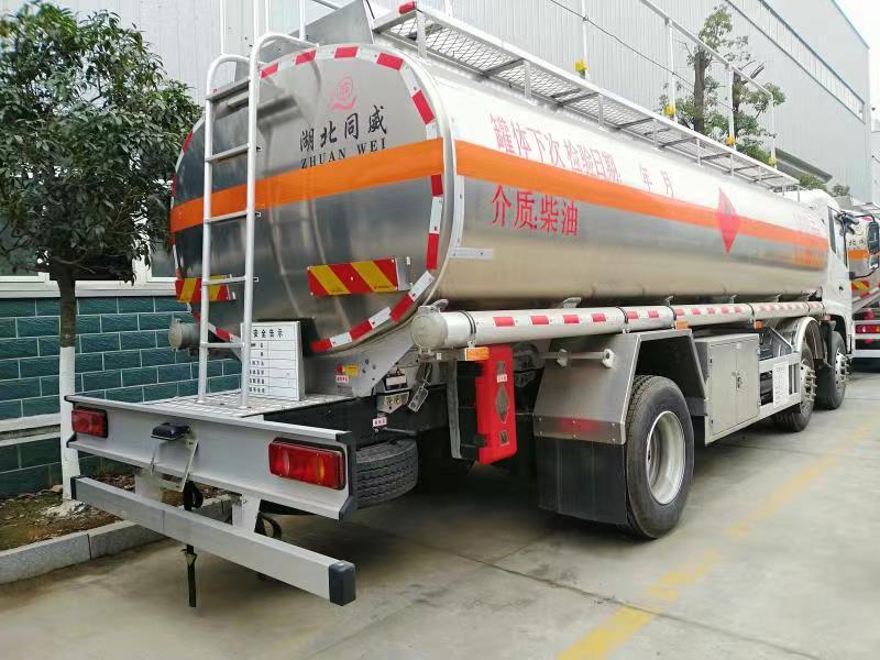 天锦国六小三轴配制前四后四铝合金油罐车  东风