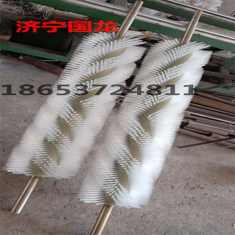 喷水式清扫器 济宁向上金品清扫器 各种型号的清扫器  清扫器刮刀  聚氨酯清扫器  毛刷清扫器
