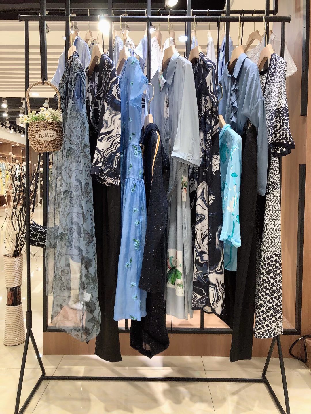 上海品牌一着／章海燕2022夏大码女装折扣尾货清仓  女装尾货批发  女装一手货源