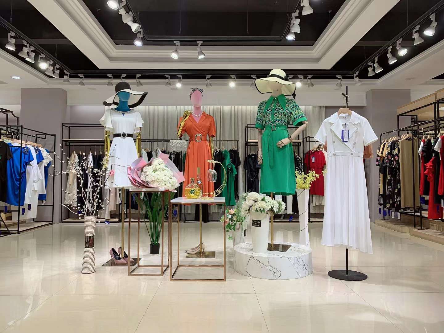 休闲品牌穆兰缇2022夏精品女装折扣店进货渠道  女装尾货批发  女装库存尾货批发