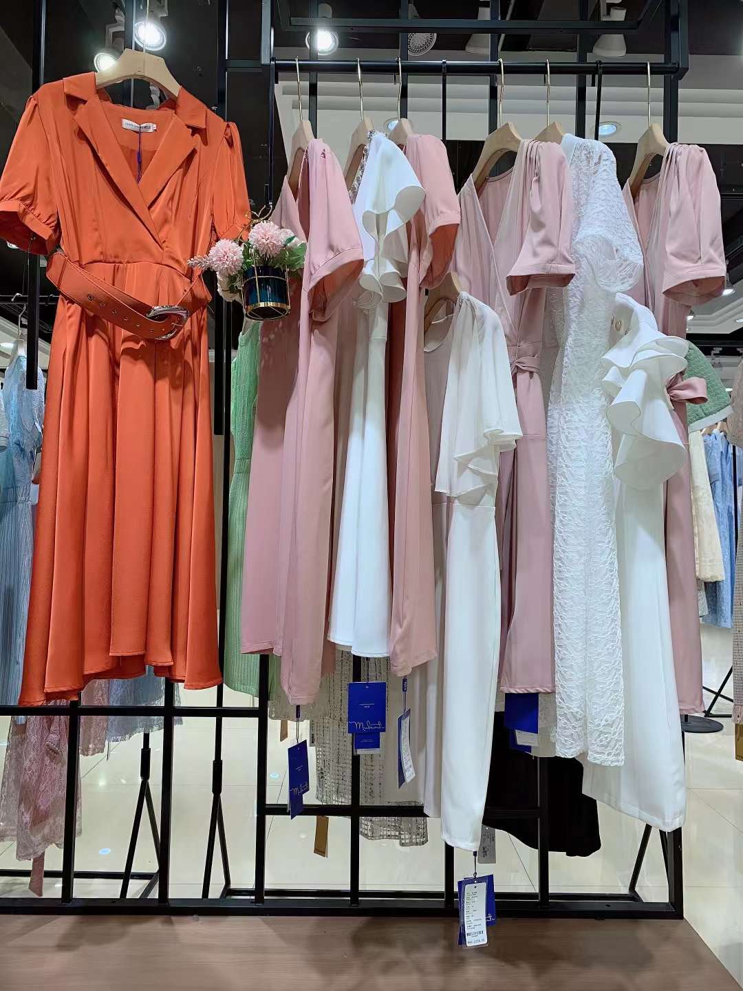 休闲品牌穆兰缇2022夏精品女装折扣店进货渠道  女装尾货批发  女装库存尾货批发