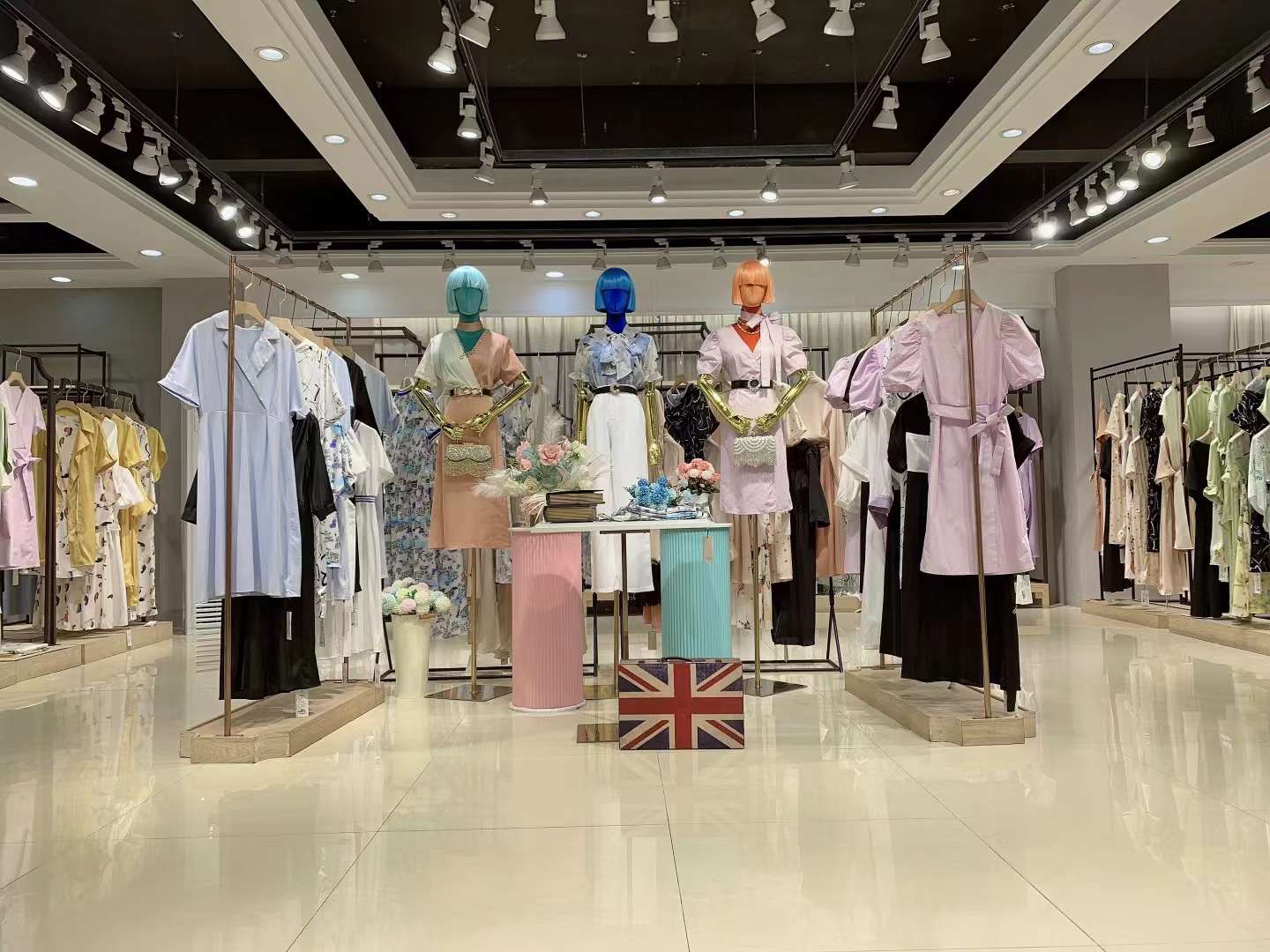 深圳设计师品牌歌蒂艾格2022夏女装折扣店电商进货渠道  女装尾货批发  女装一手货源