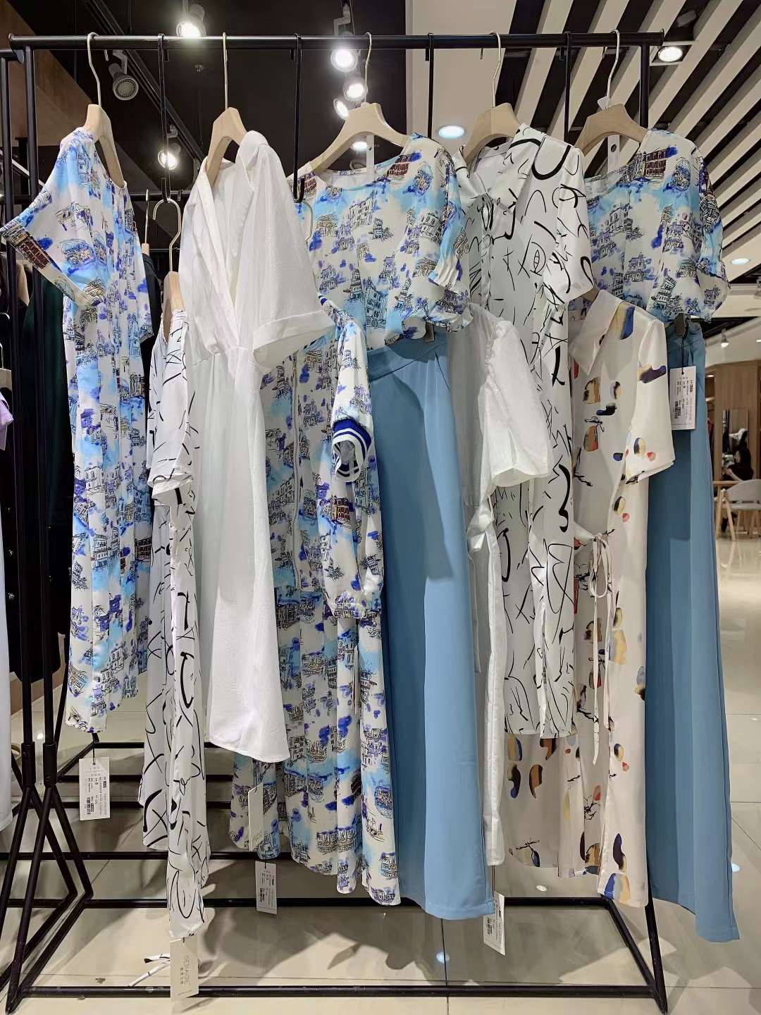 深圳设计师品牌歌蒂艾格2022夏女装折扣店电商进货渠道  女装尾货批发  女装一手货源