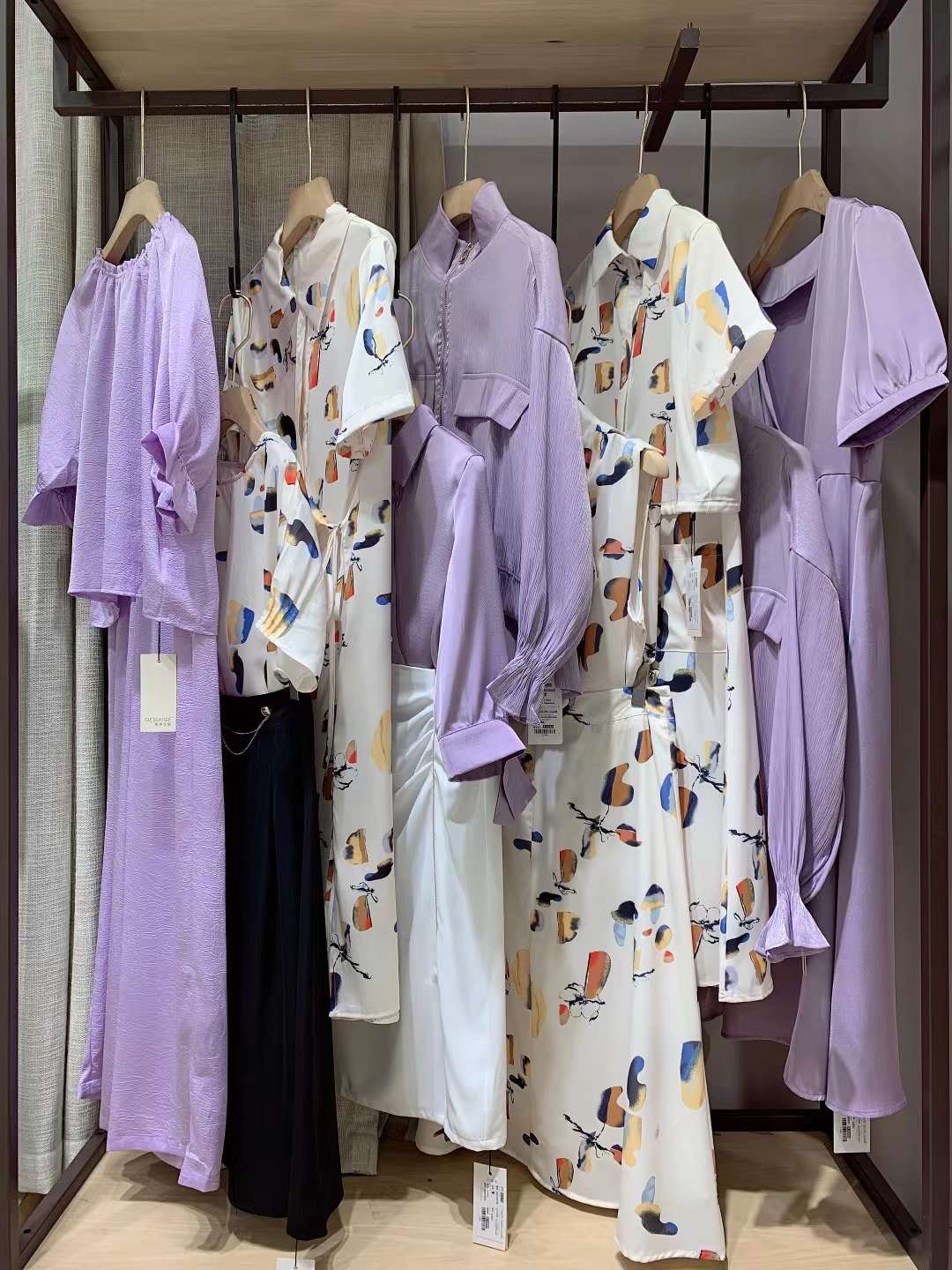 深圳设计师品牌歌蒂艾格2022夏女装折扣店电商进货渠道  女装尾货批发  女装一手货源