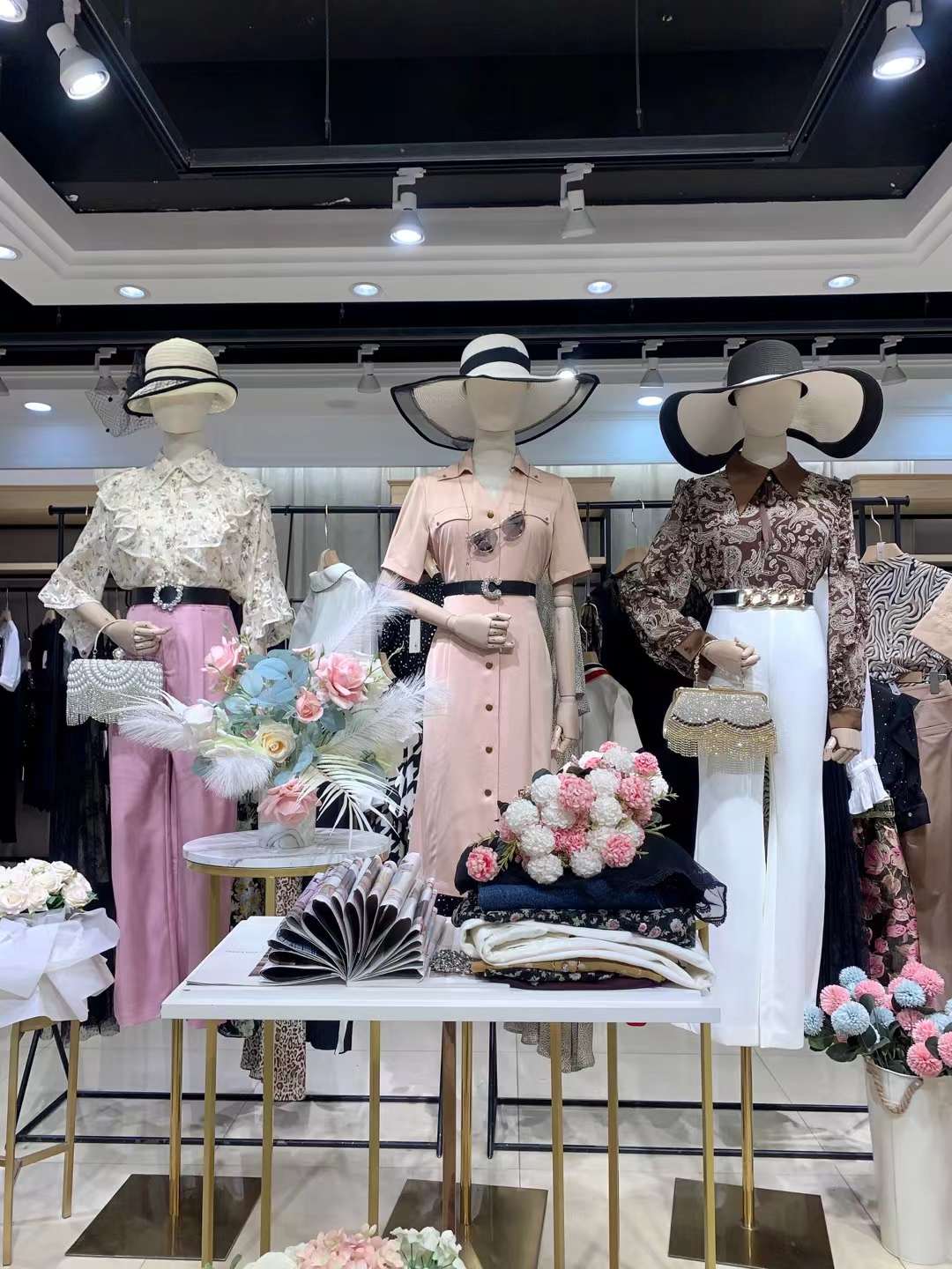 当季新款品牌鸢娜尔2022夏女装折扣实体进货货源批发  女装尾货批发  女装库存尾货批发