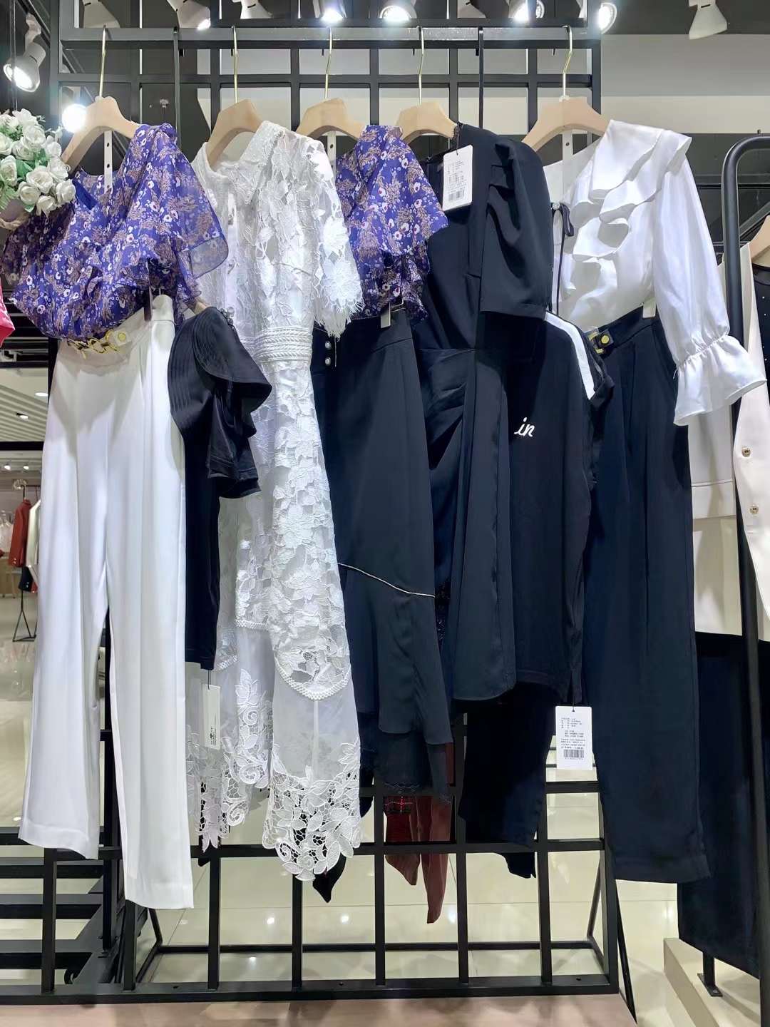 当季新款品牌鸢娜尔2022夏女装折扣实体进货货源批发  女装尾货批发  女装库存尾货批发
