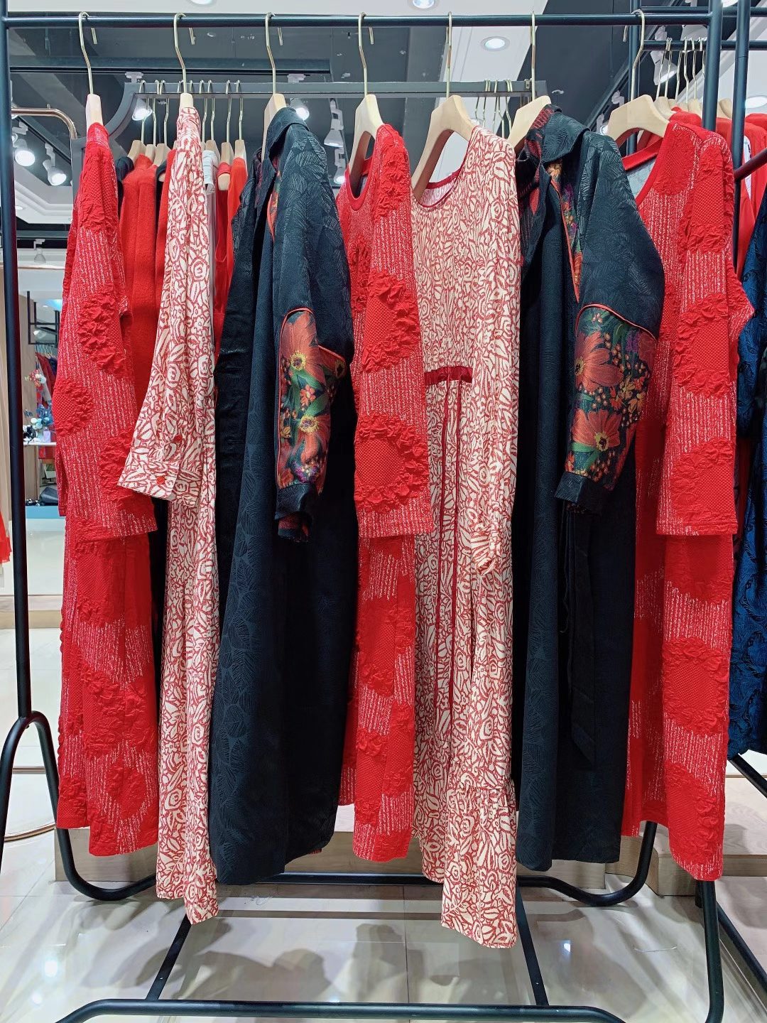 大码女装左右2022女装折扣库存一手货源批发供应链  女装尾货批发  女装库存尾货批发