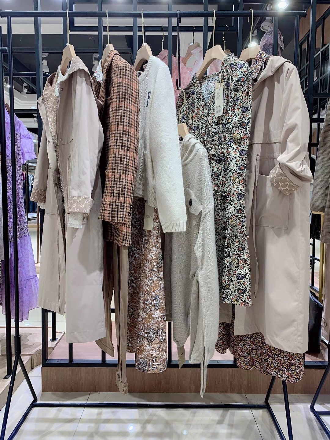 香港知名品牌芭依璐2022秋折扣女装电商实体店拿货渠道  女装折扣  女装尾货批发  女装库存尾货批发
