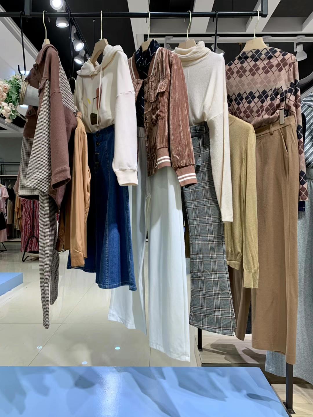 剪标女装璟逸2022品牌女装折扣库存批发  女装尾货批发  女装库存尾货批发