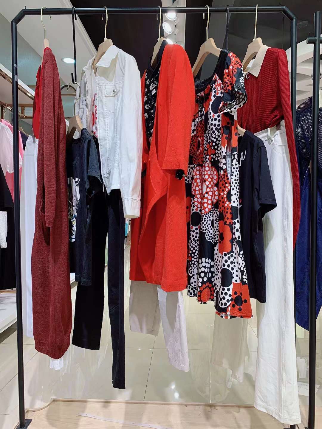 轻奢品牌玖姿2022女装折扣尾货一手货源批发渠道  女装尾货批发  女装库存尾货批发