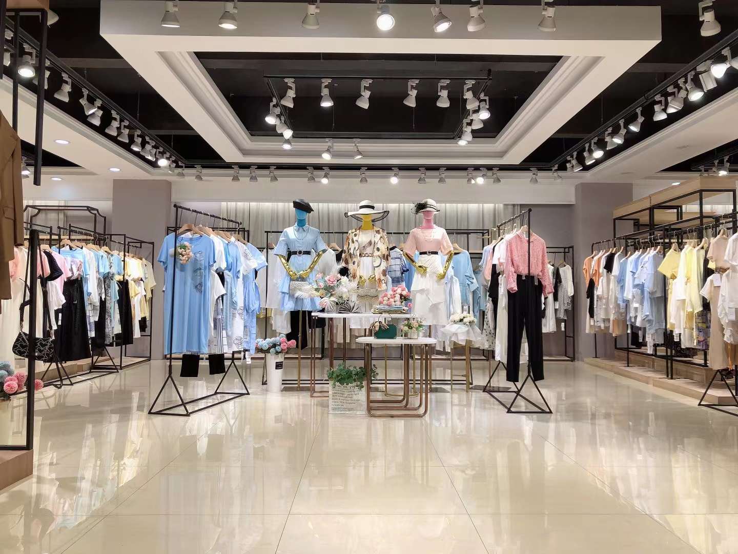 品牌车轱辘2022夏品牌折扣女装实体店进货渠道  女装折扣  女装尾货批发