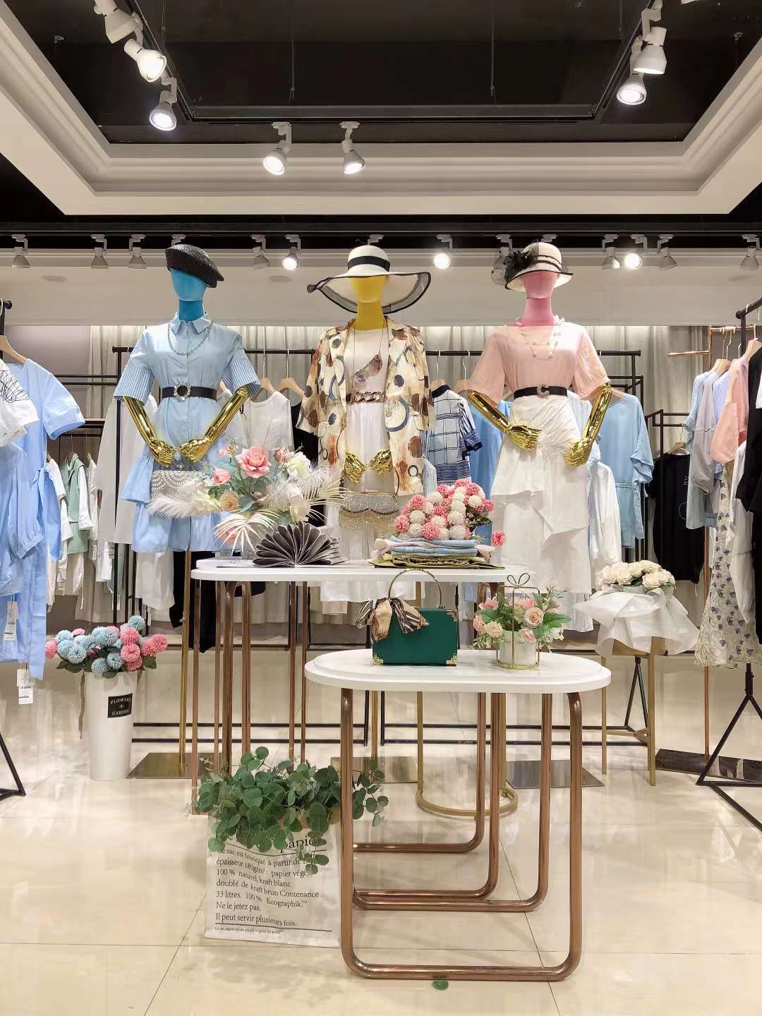 品牌车轱辘2022夏品牌折扣女装实体店进货渠道  女装折扣  女装尾货批发