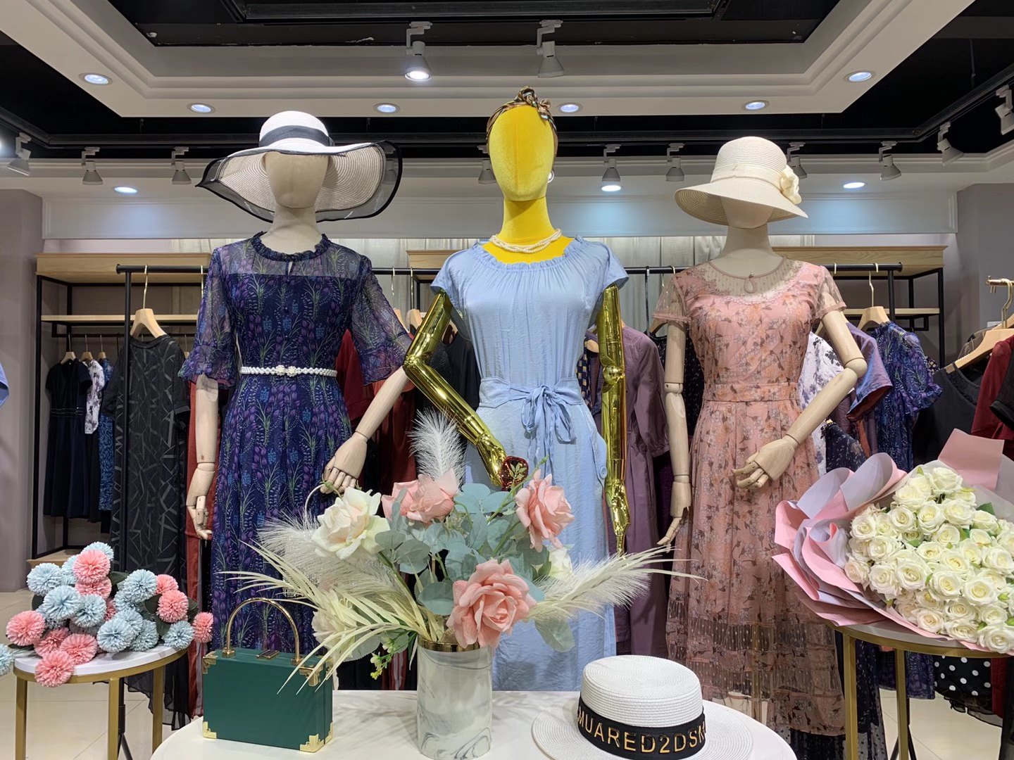 潮牌女装迪莎2022夏正品女装折扣尾货一手货源批发  女装尾货批发  女装库存尾货批发