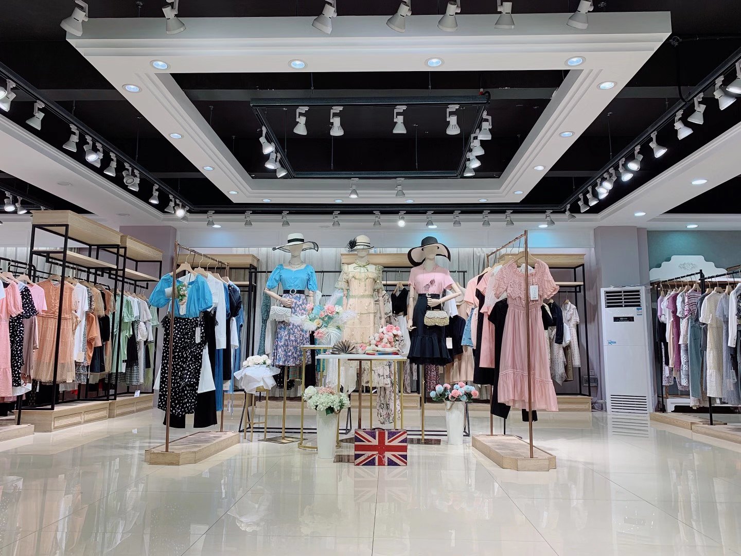 品牌伊袖2022夏品牌女装折扣库存尾货一手货源批发  女装尾货批发  女装库存尾货批发