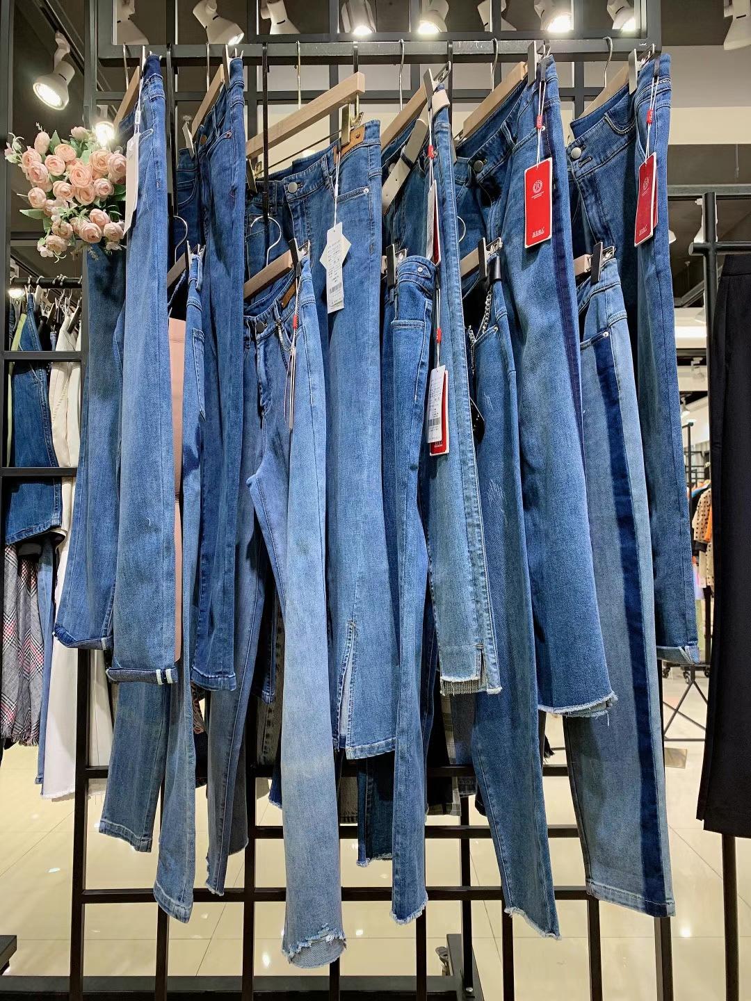 玉立佳人2022精品女装折扣店库存尾货走份批发  女装尾货批发  女装库存尾货批发
