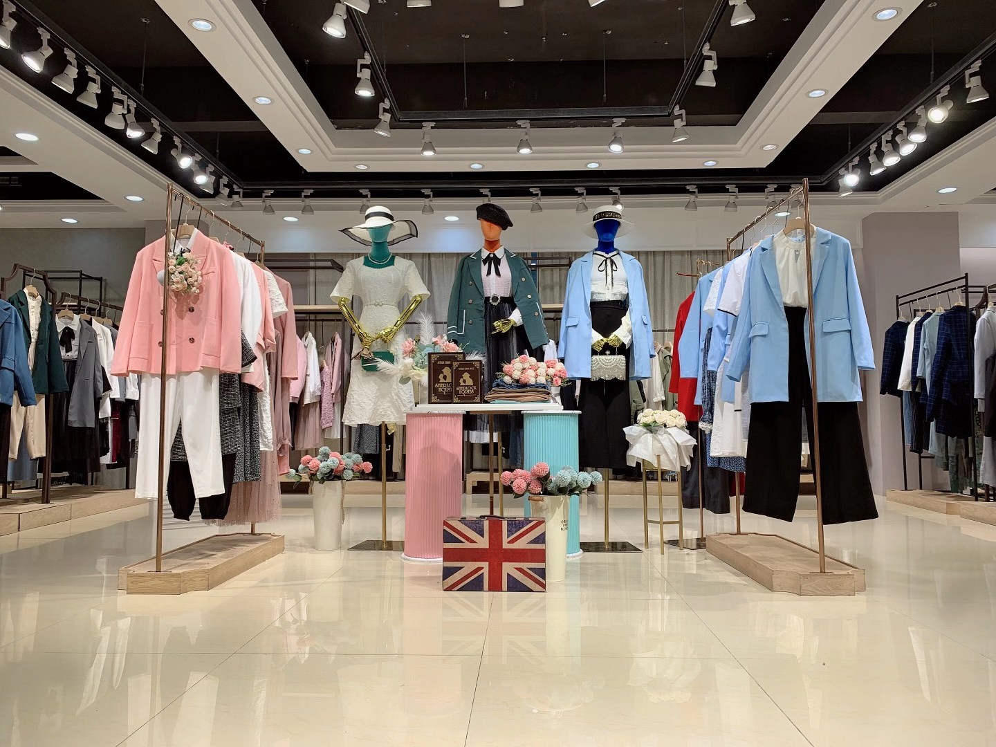 品牌蔓莎国际2022秋剪标女装折扣尾货实体店进货渠道  女装尾货批发  女装一手货源