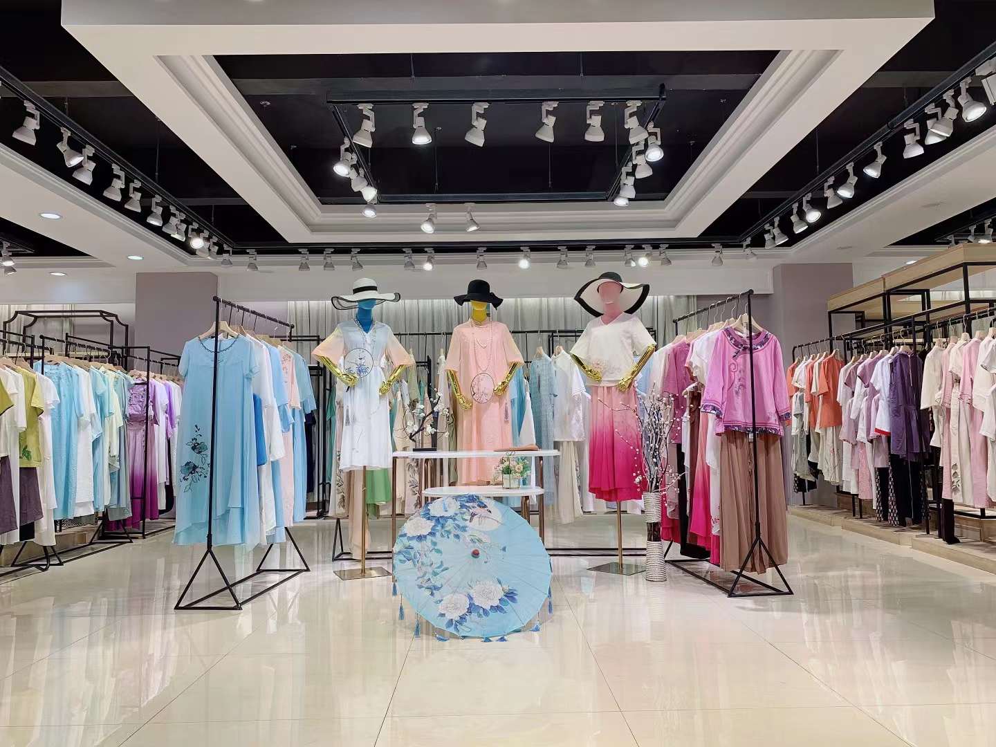 深圳品牌木棉道2022夏精品折扣女装库存尾货货源批发  女装折扣  女装尾货批发  女装库存尾货批发