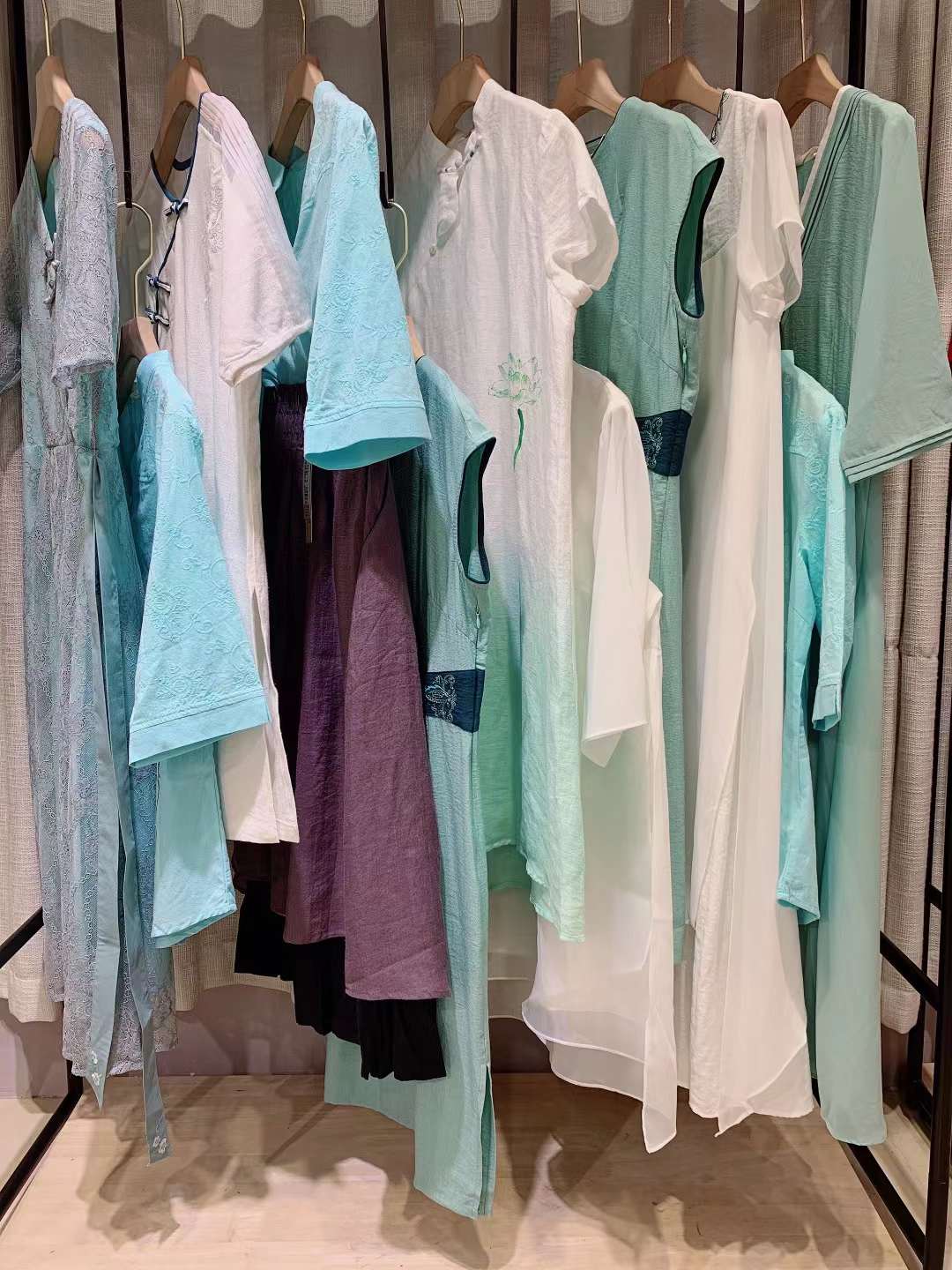 深圳品牌木棉道2022夏精品折扣女装库存尾货货源批发  女装折扣  女装尾货批发  女装库存尾货批发