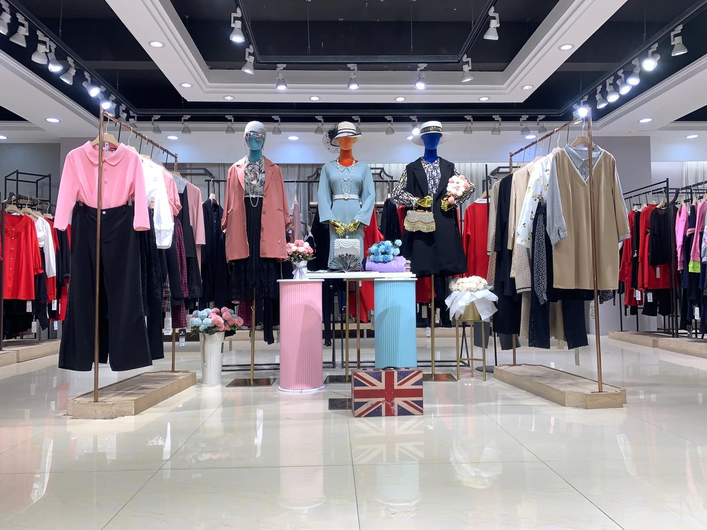 品牌女权 2022品牌折扣女装尾货库存批发供应链  女装折扣  女装尾货批发  女装库存尾货批发