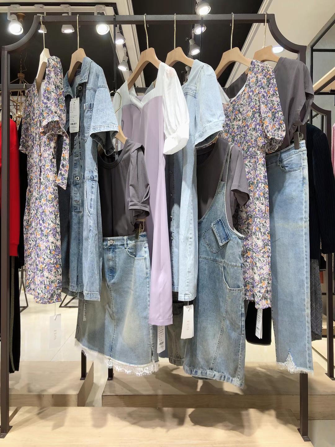 精品品牌迪丝雅2022夏品牌折扣女装实体进货货源  女装折扣  女装尾货批发  女装库存尾货批发
