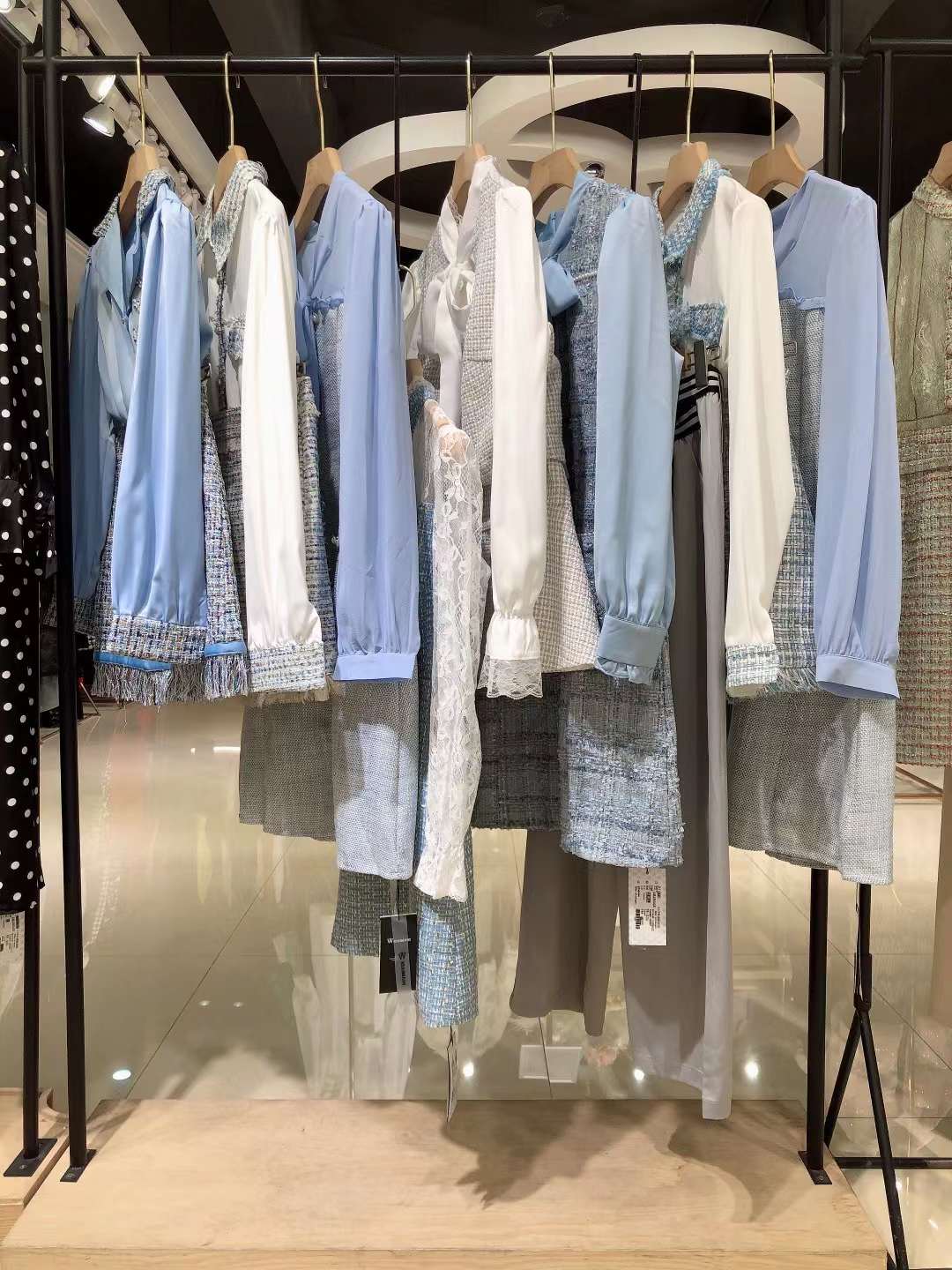 大牌品牌艾阿玛尼2022正品女装尾货货源库存打包  女装折扣  女装尾货批发  女装库存尾货批发