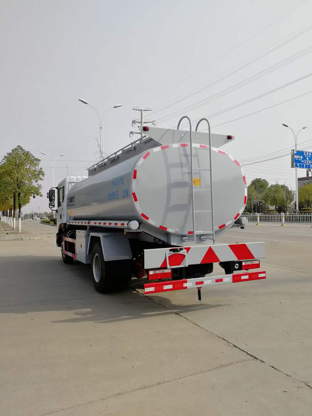 东风D9供液车  国六