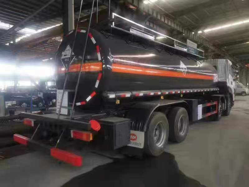 特价处理一台东风天龙前四后八腐蚀品罐式车  国六  槽罐车