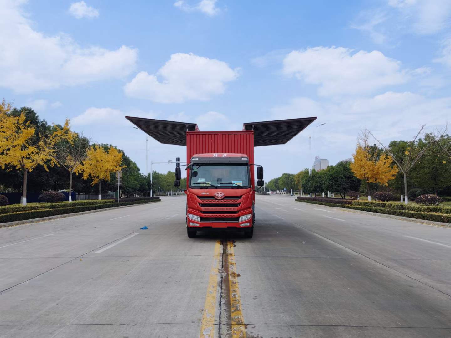 解放龙V易燃气体厢式运输车，易燃液体厢式运输车  国六
