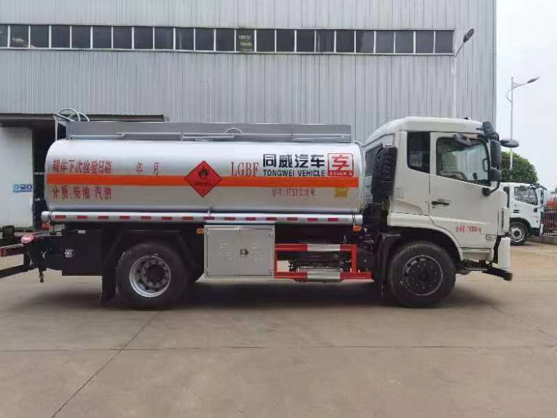 12方东风运油车  国六  油罐车