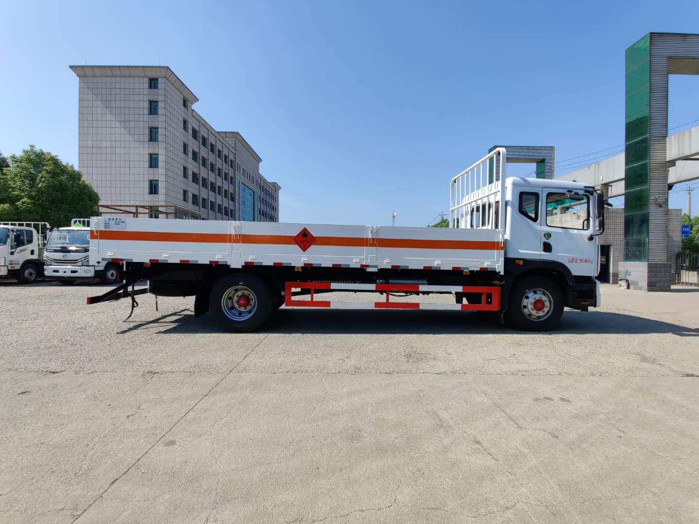 东风多利卡D9气瓶运输车  国六