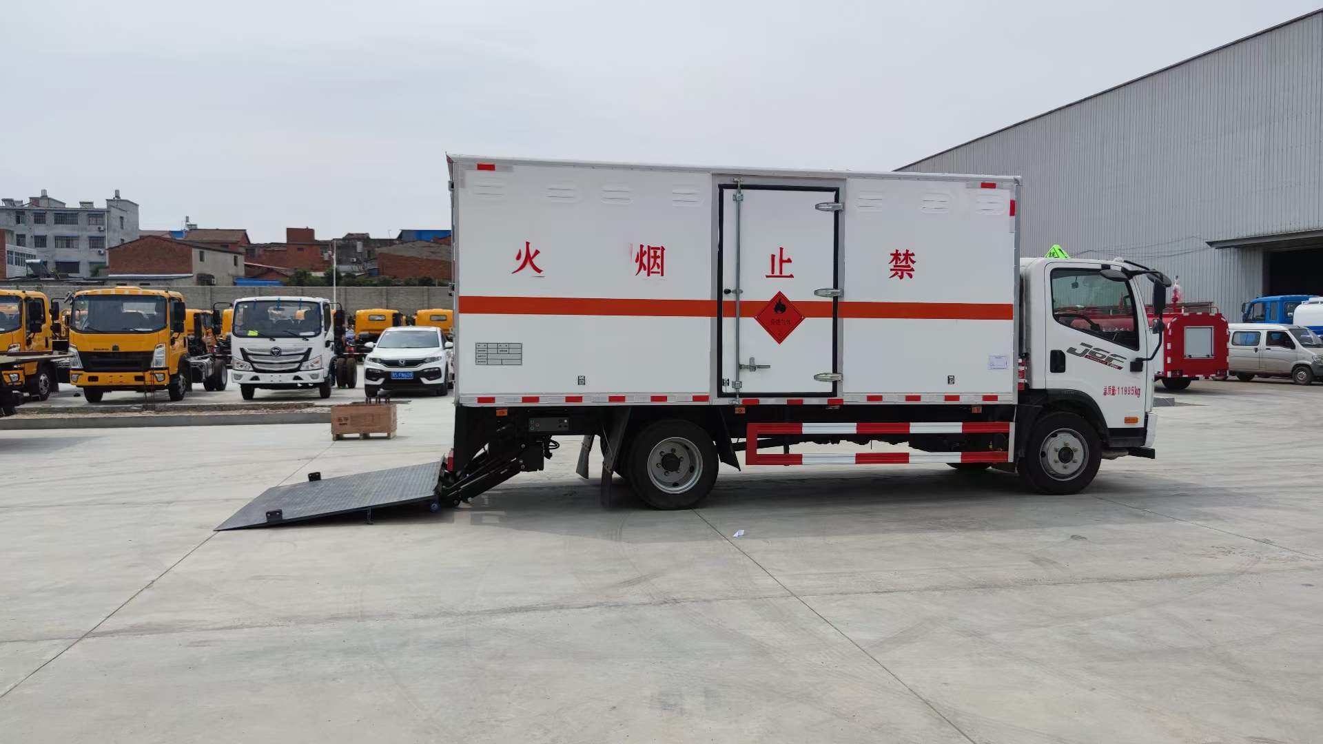 解放危险品仓栏式/厢式运输车  国六  危险品车