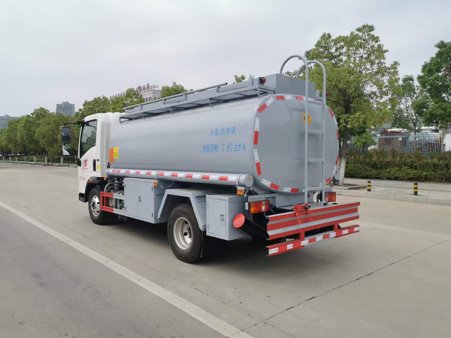 国六重汽豪沃普货供液车