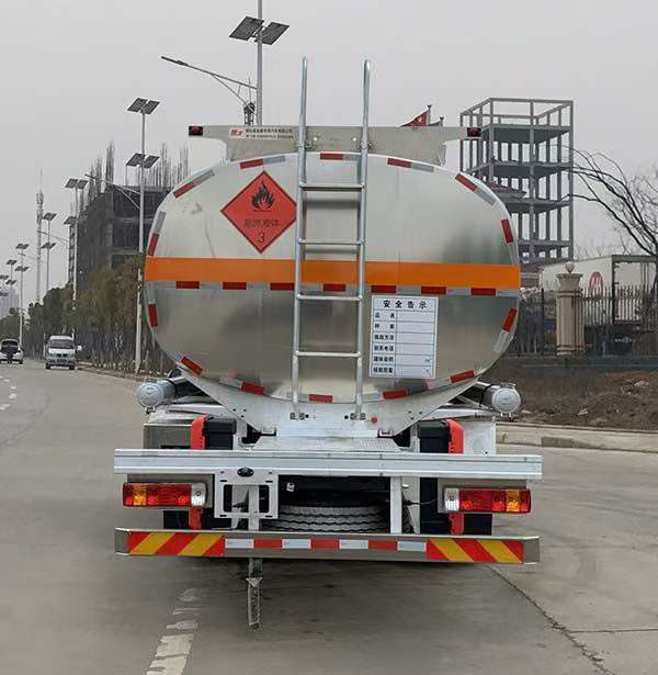东风柳汽前四后八油罐车 适用的运油车 适用的加油车  20吨运油车  20吨加油车