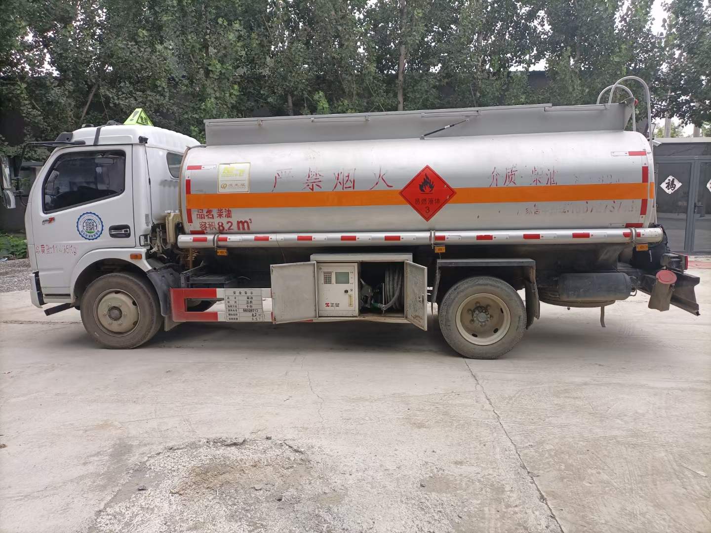 精品二手8吨油罐车 便宜甩卖  便宜甩卖  二手8吨加油车  二手8吨运油车