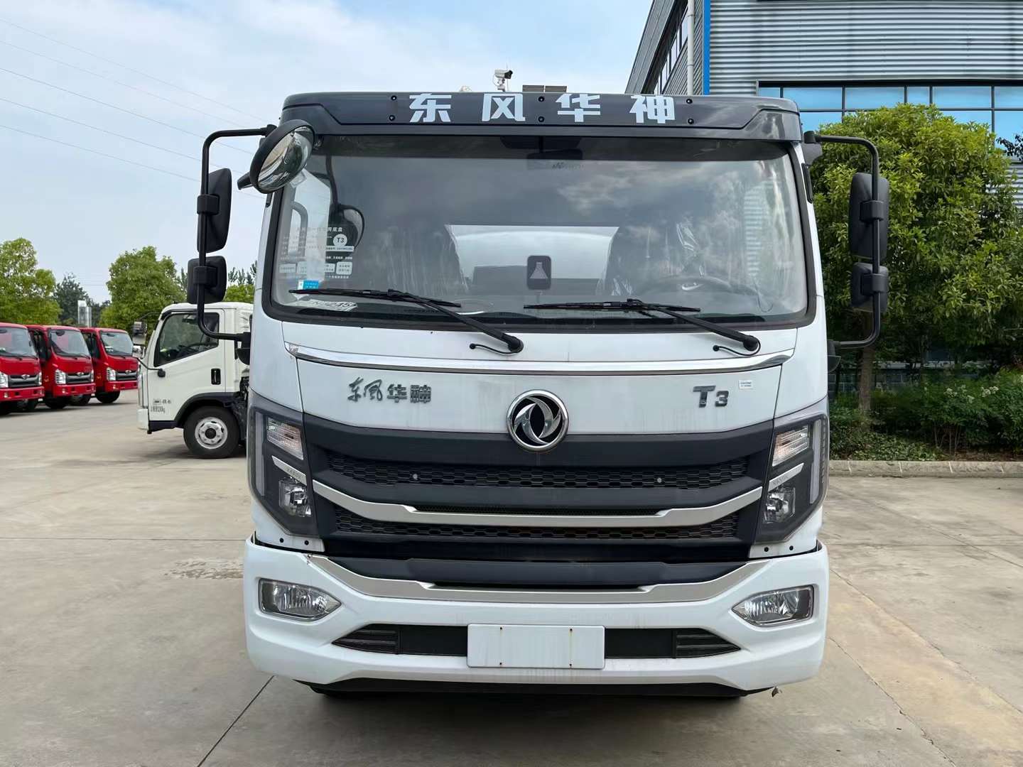 8吨油罐车 特价车 价格华划算的很  8吨加油车  8吨运油车