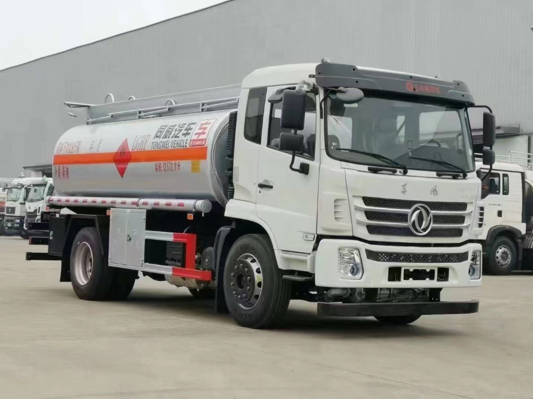 10吨油罐车 10吨加油车 价格便宜 买着划算  性价比高的油罐车