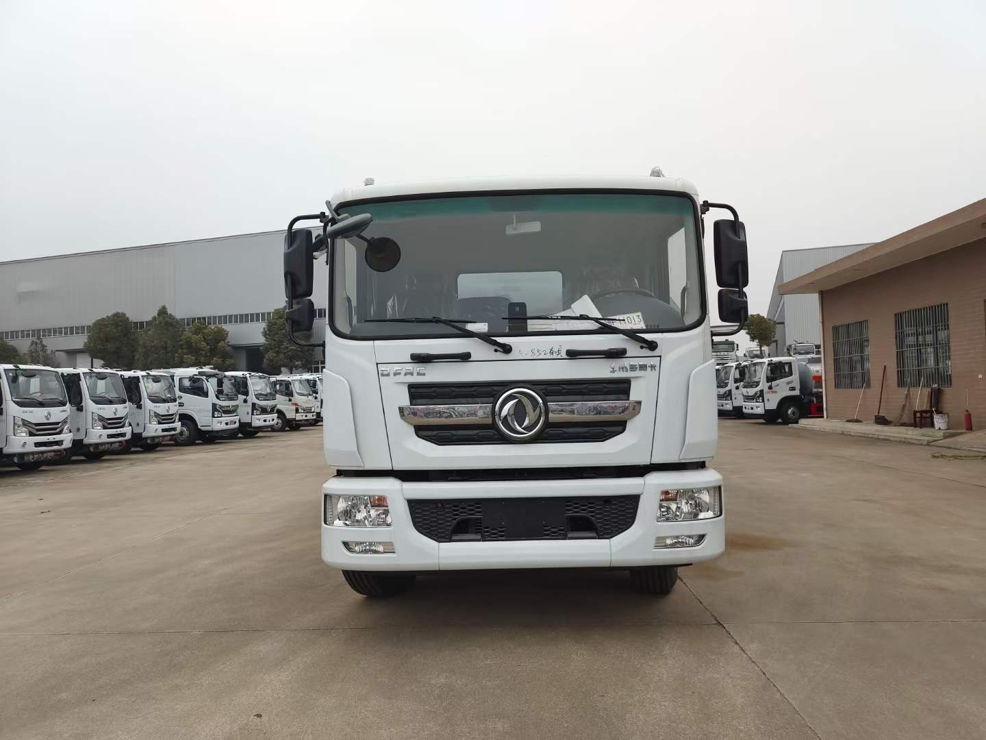 10吨油罐车 国六东风D9油罐车 很划算的油罐车  10吨加油车  10吨运油车