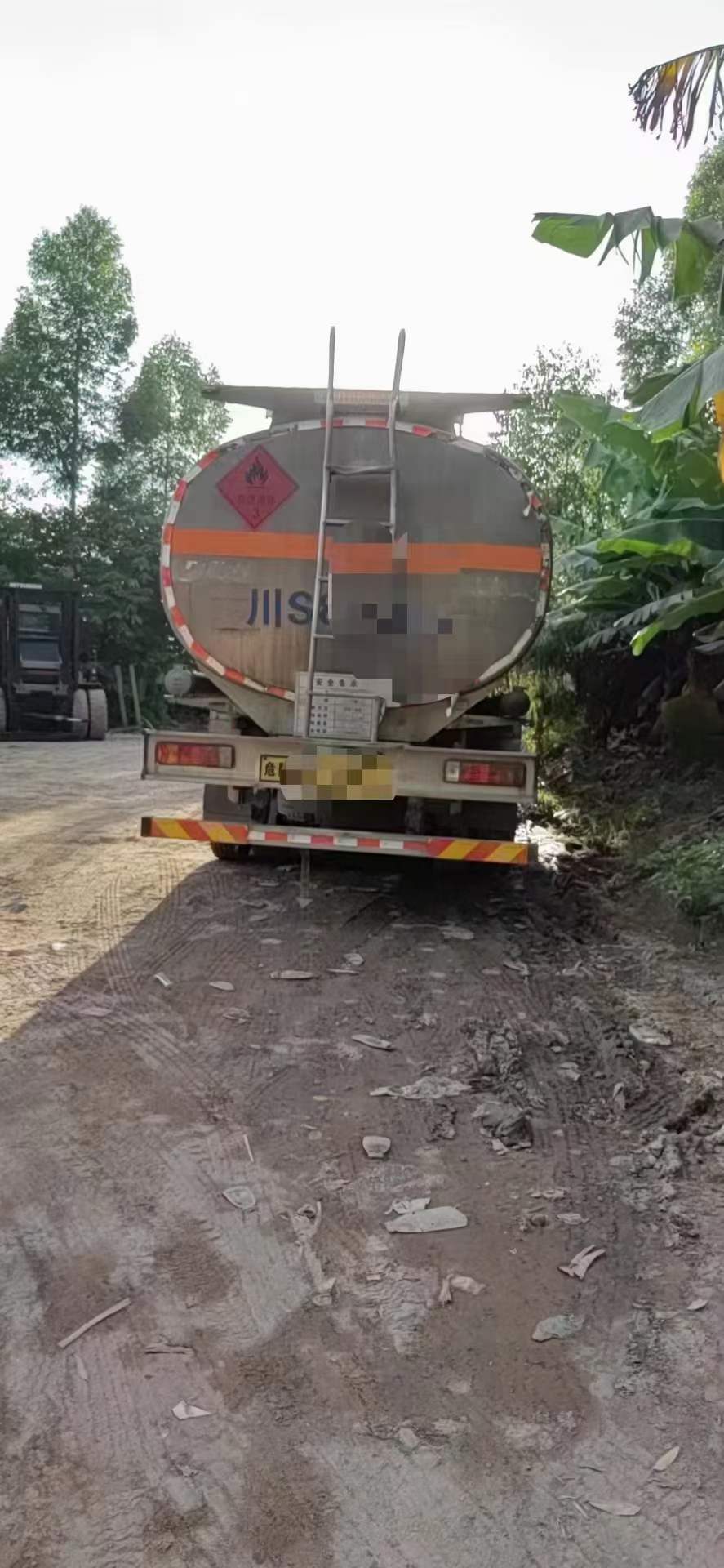 二手20吨油罐车 可异地审，刚刚审车 亏血本甩卖  二手20吨运油车  二手油罐车